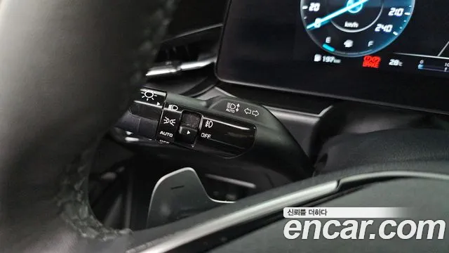 Kia Niro Signature — photo 1 of 31