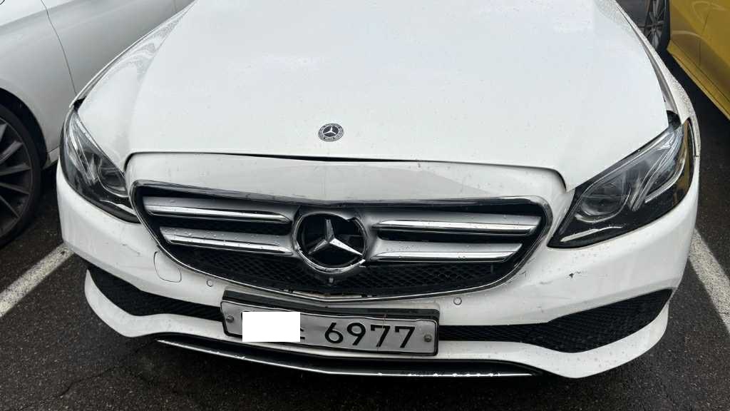 2019 Mercedes-Benz E220 d, photograph 1