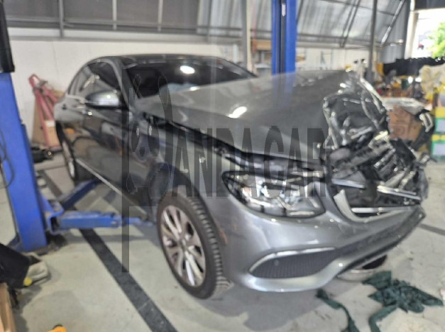 2019 Mercedes-Benz E300 4Matic, photograph 2