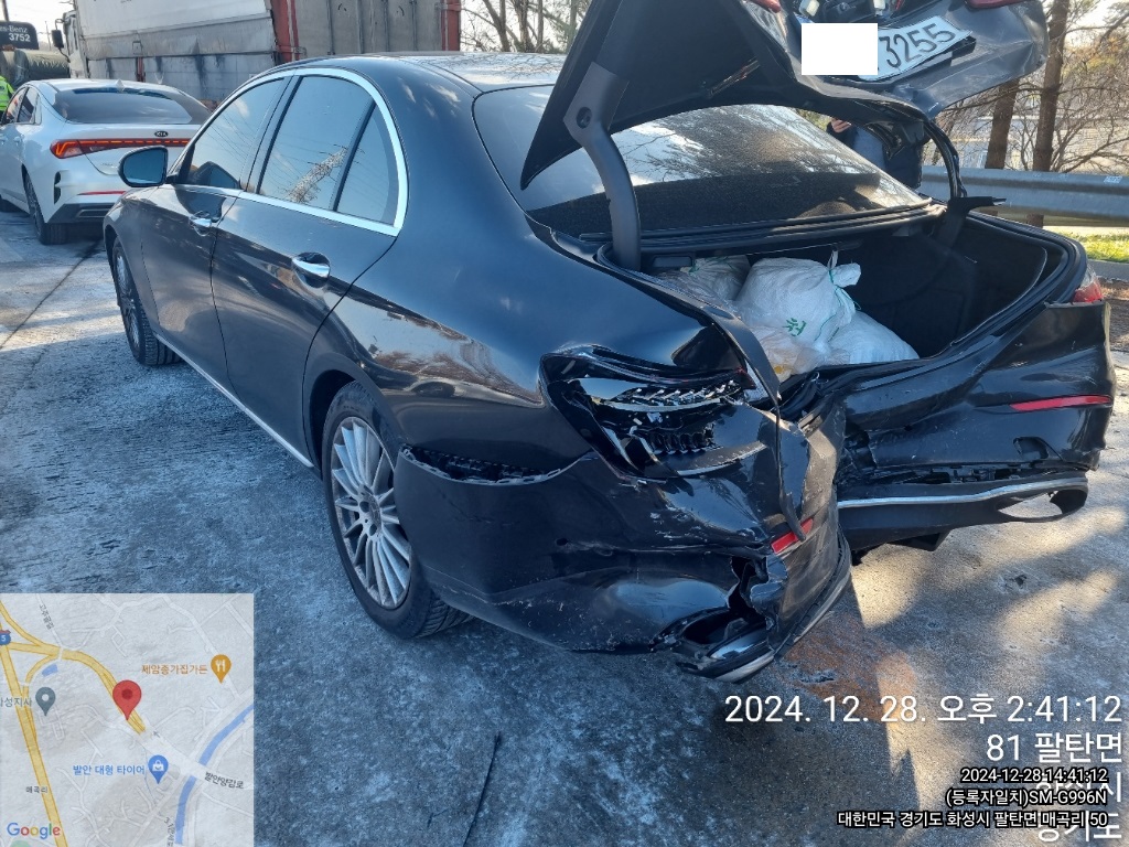 2022 Mercedes-Benz E250, photograph 3