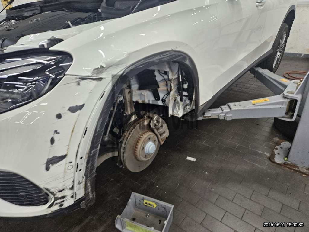 2026 Mercedes-Benz GLC 300 4MATIC, photograph 5