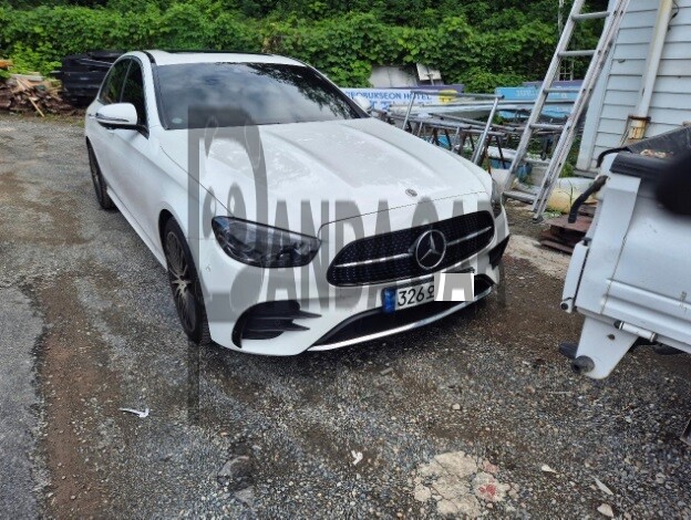 2023 Mercedes-Benz E250, photograph 2