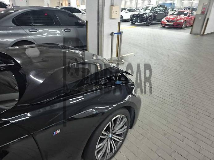 2021 BMW 320i, photograph 2