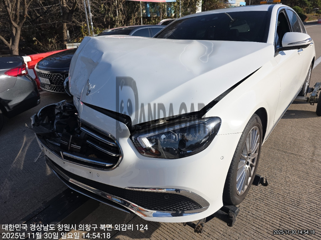 2022 Mercedes-Benz E250, photograph 1