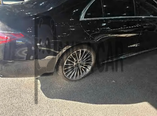 2026 Mercedes-Benz S 500 4MATIC, photograph 2