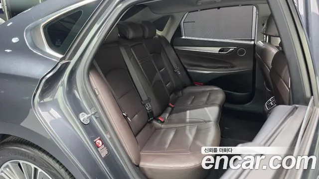 2018 Hyundai Grandeur Exclusive, photograph 1