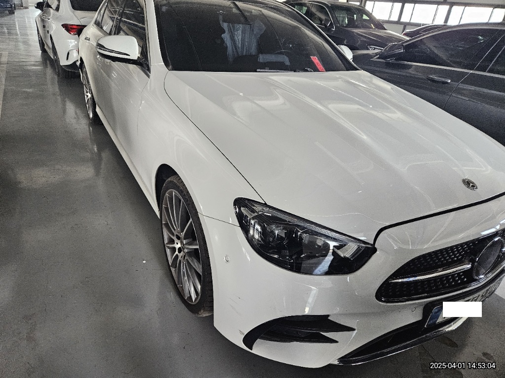 2021 Mercedes-Benz E350 4MATIC, photograph 3