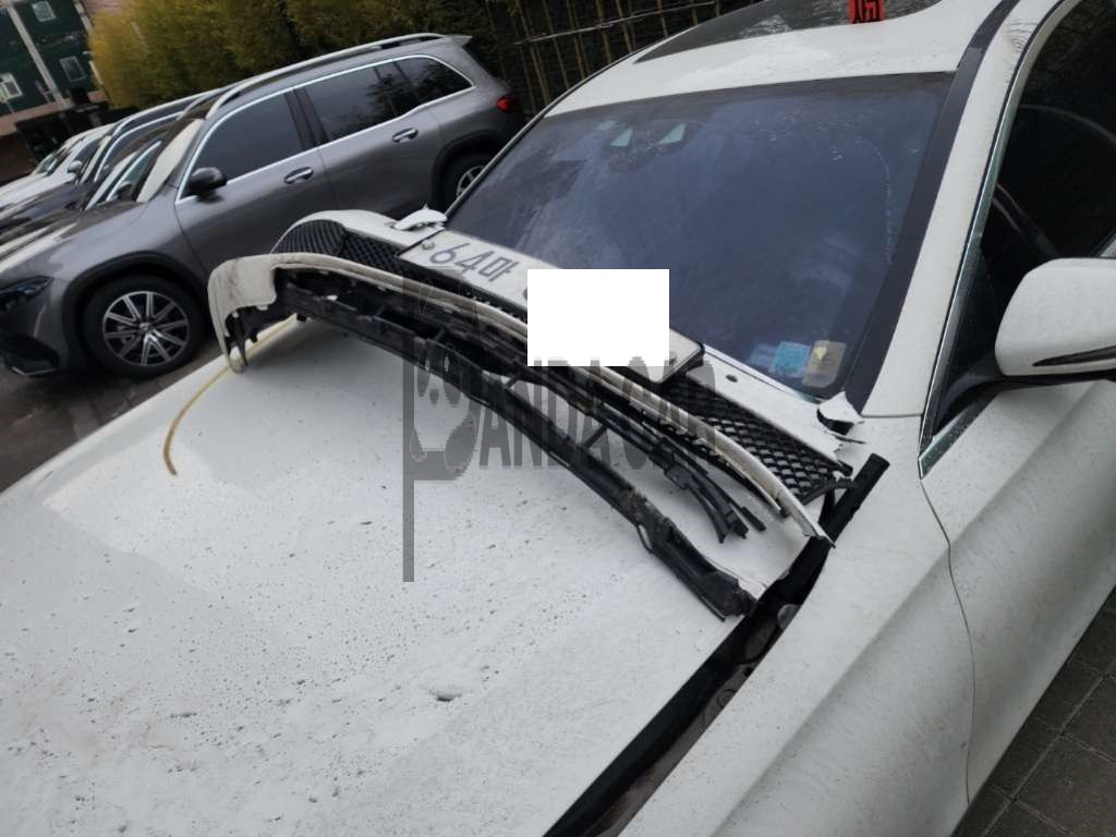 2018 Mercedes-Benz E300, photograph 3
