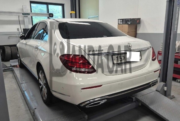 2017 Mercedes-Benz E220 d, photograph 3
