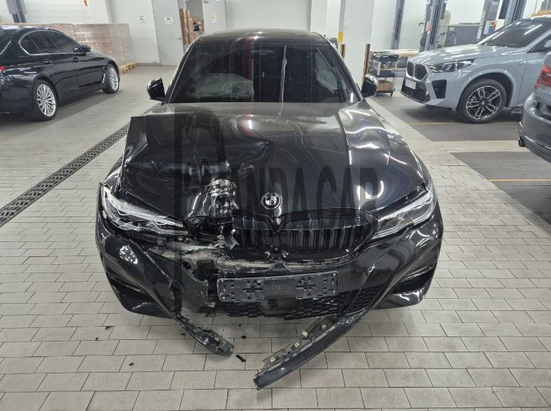 2021 BMW 330e, photograph 1