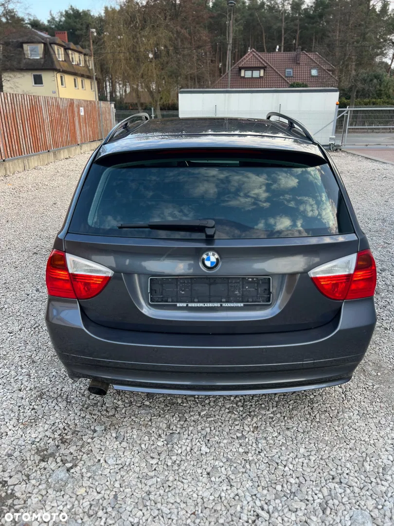 2005 BMW Seria 3 320d, photograph 7