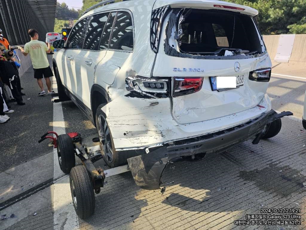 2023 Mercedes-Benz GLB200 d model 2023, photograph 2