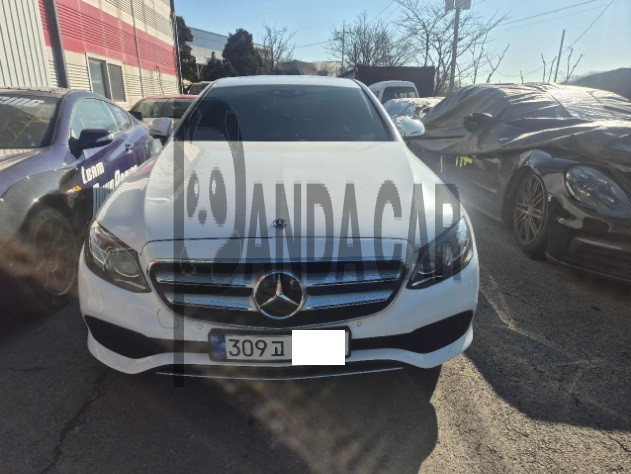 2020 Mercedes-Benz E 300, photograph 1