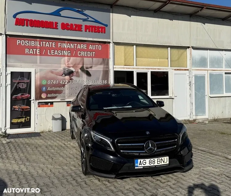 2014 Mercedes-Benz GLA 250 4MATIC 7G-DCT Edition 1, photograph 3