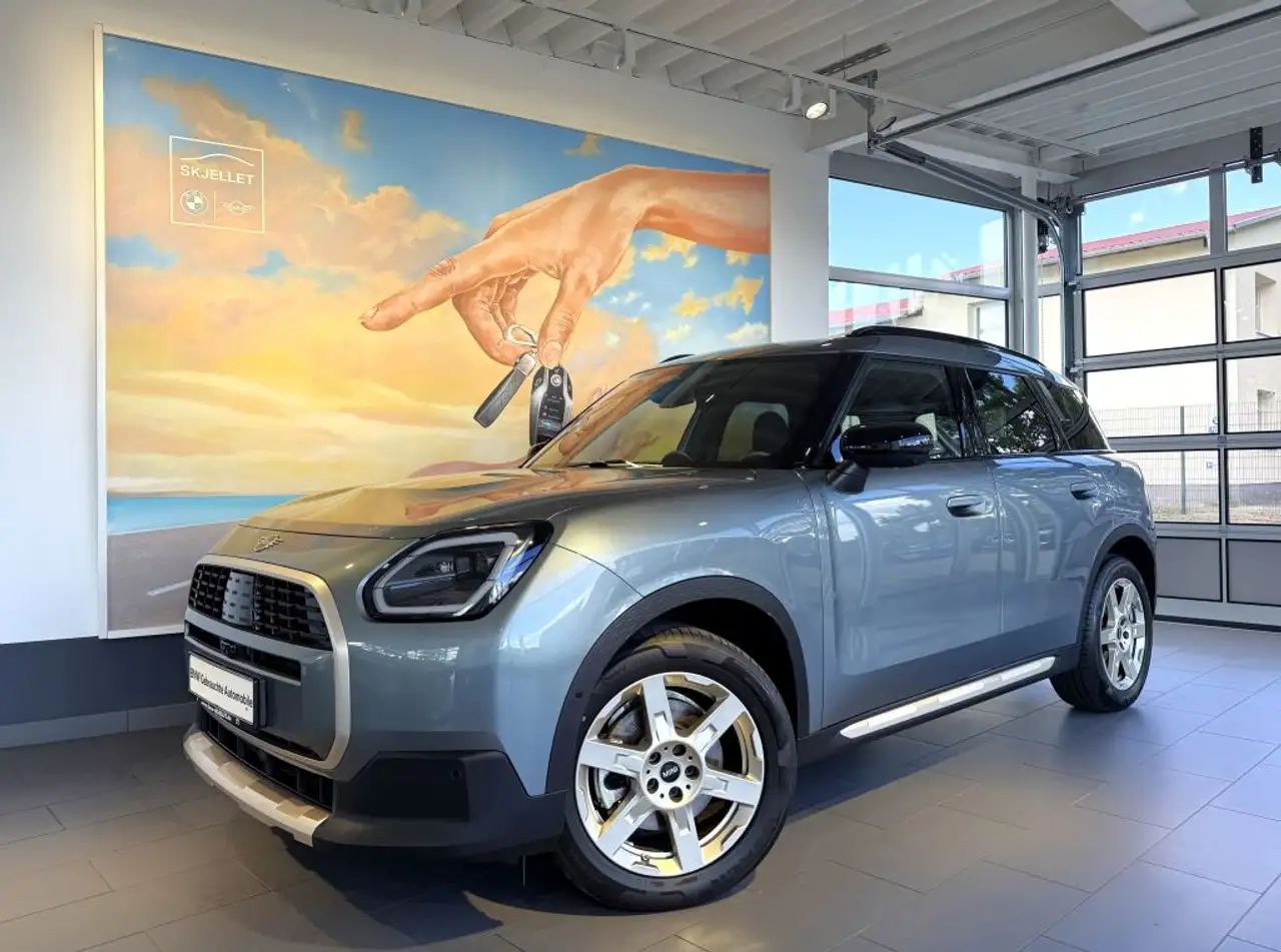 MINI Countryman C Countryman C Favoured Trim KAM+HUD+HARM+PANO+KOM — photo 1 of 40