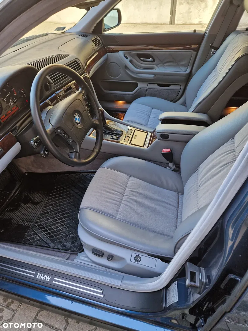 1995 BMW Seria 7 740i V8, photograph 7