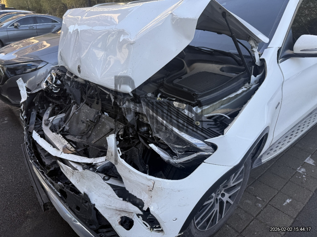 2021 Mercedes-Benz GLC300 e 4MATIC, photograph 2