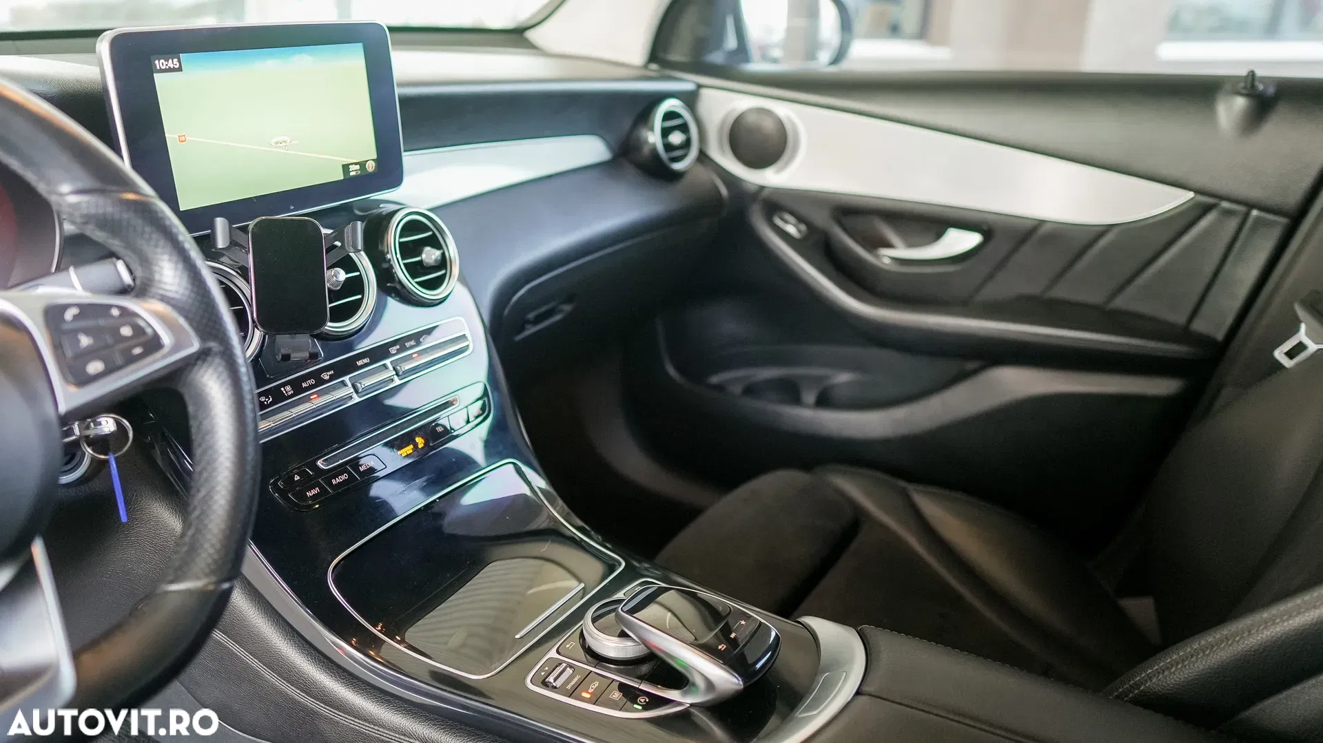 2018 Mercedes-Benz GLC 250 d 4MATIC 9G-TRONIC, photograph 11