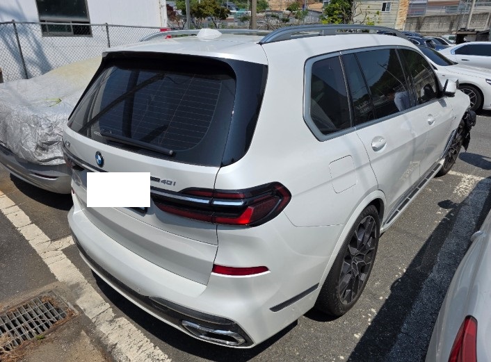 2025 BMW X7 xDrive40i, photograph 4