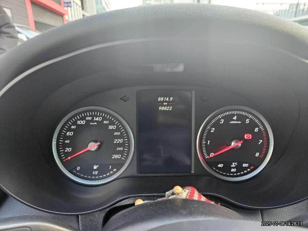 2017 Mercedes-Benz C200, photograph 2