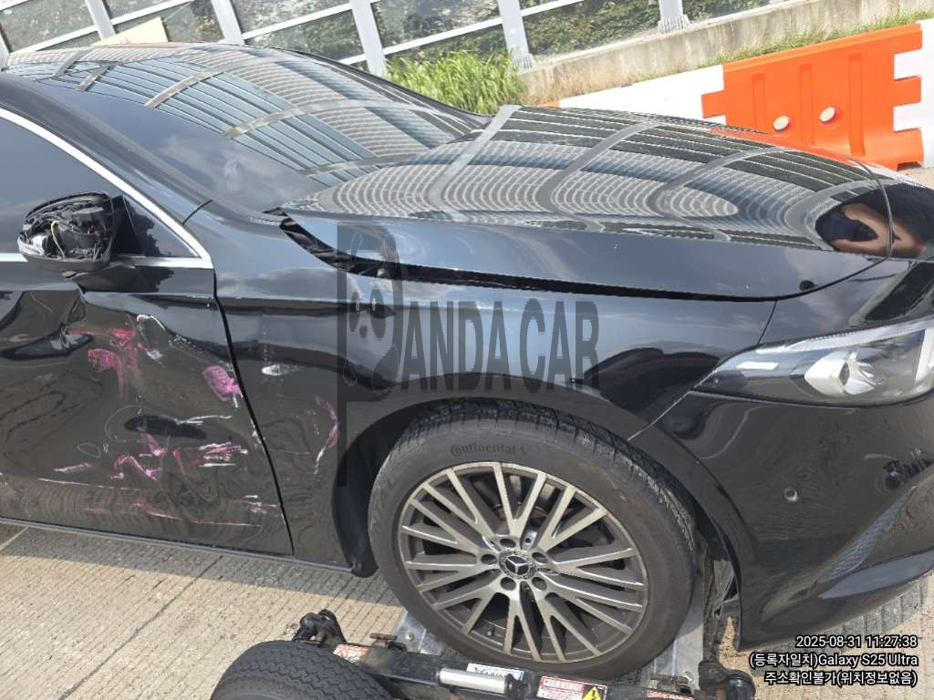 2021 Mercedes-Benz A250 4MATIC, photograph 5