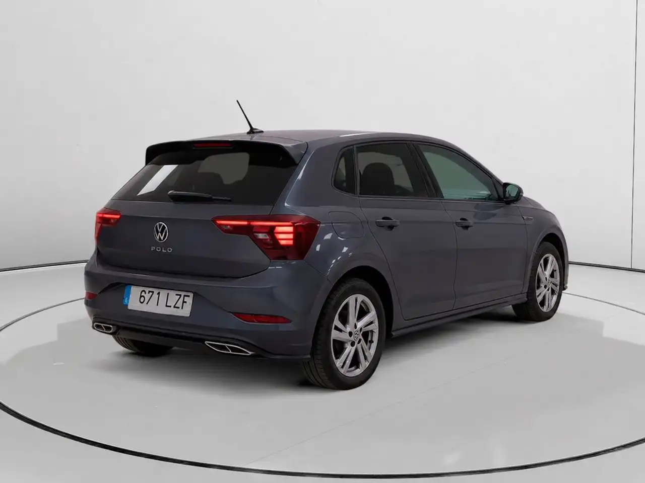 2022 Volkswagen Polo 1.0 TSI R-Line 70kW, photograph 3