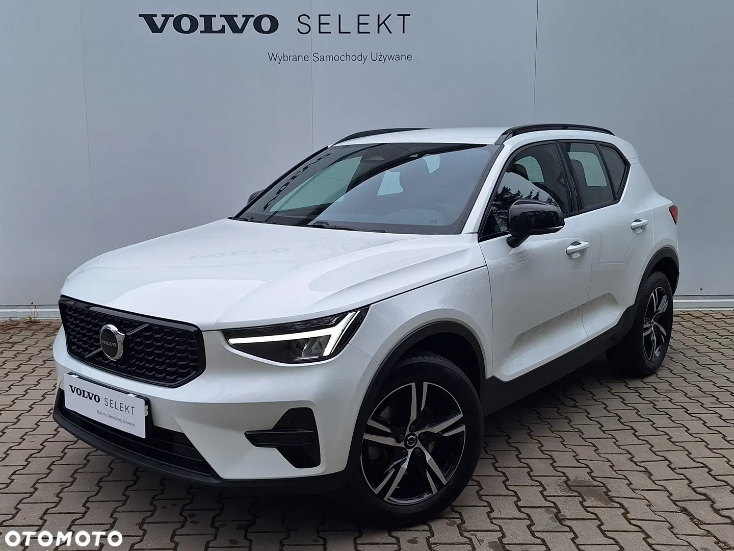 2025 Volvo XC 40 B3 Plus Dark, photograph 1