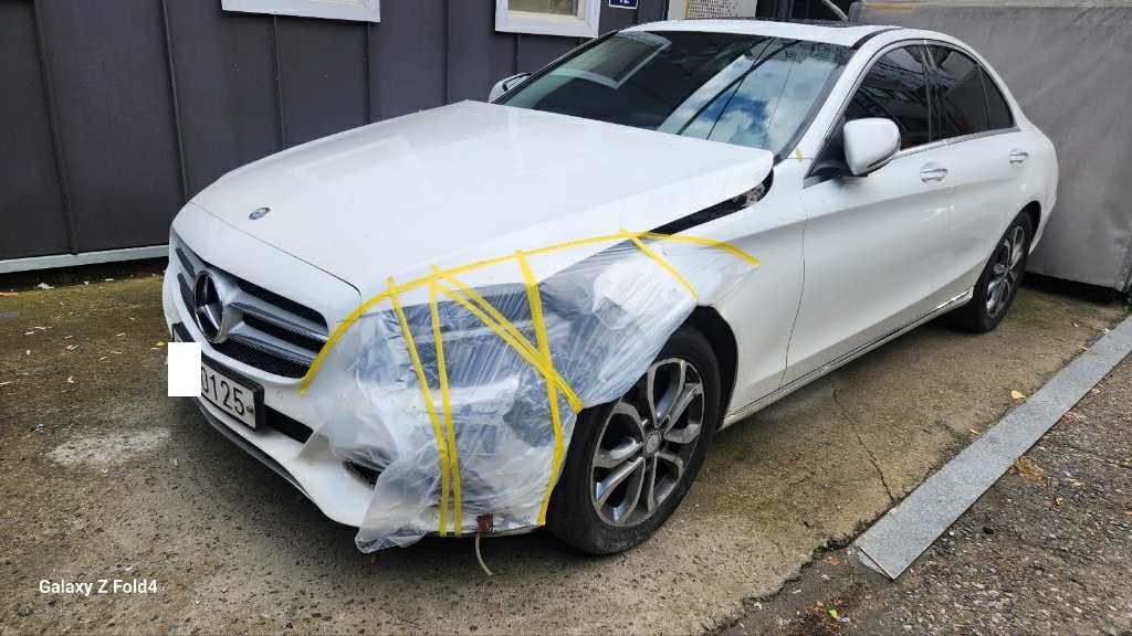 2017 Mercedes-Benz C200, photograph 4