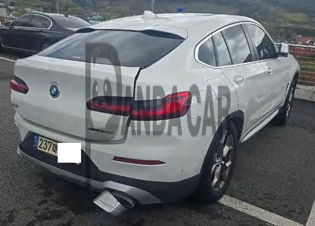 2022 BMW X4 xDrive20d, photograph 3