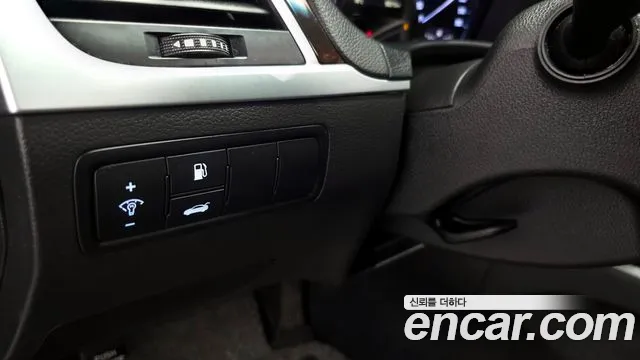2015 Hyundai Genesis G330 Modern AWD, photograph 2