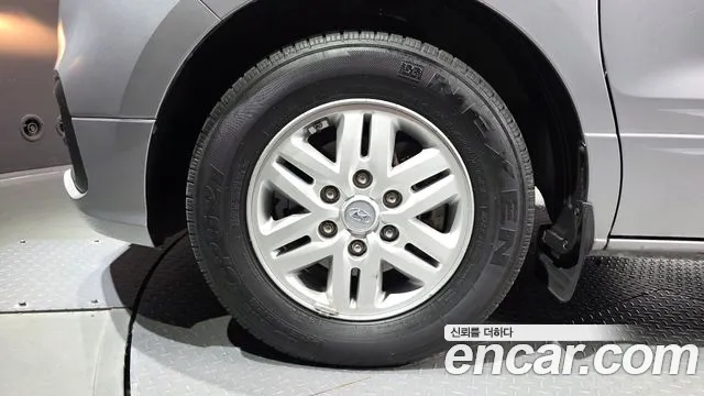 2021 Hyundai Starex Van 3-Seater, photograph 3