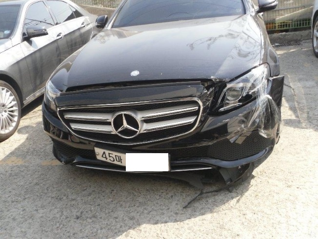 2017 Mercedes-Benz E220 d, photograph 1