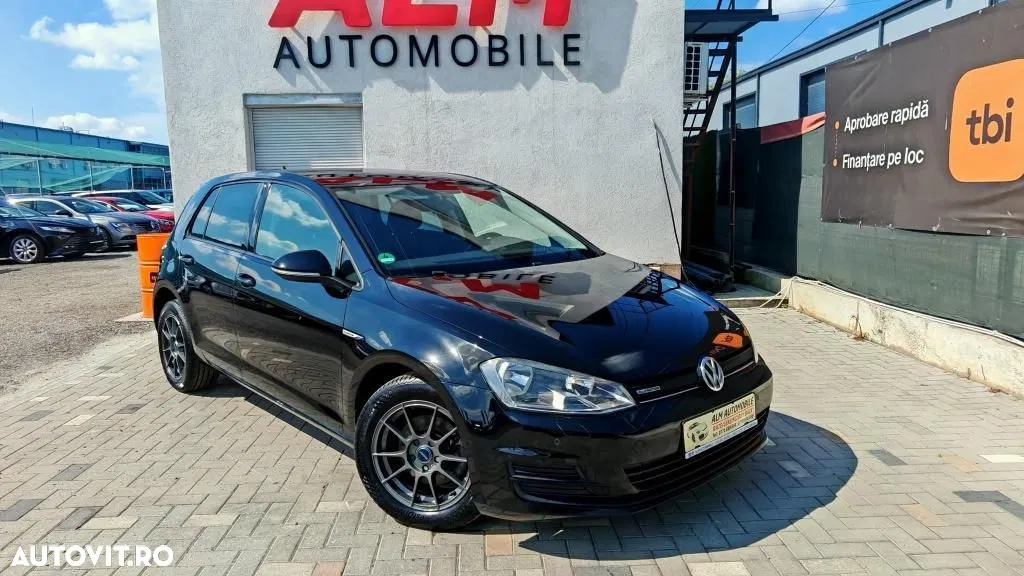 2014 Volkswagen Golf, photograph 1