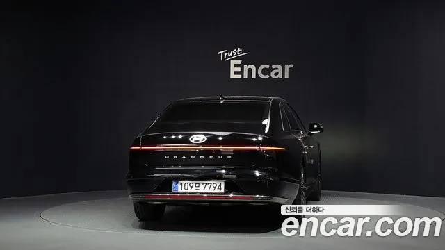 Hyundai Grandeur Calligraphy — photo 1 of 33