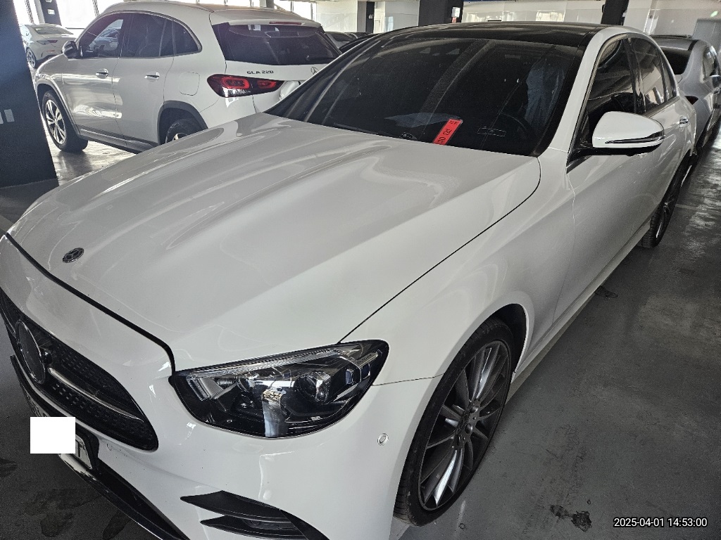 2021 Mercedes-Benz E350 4MATIC, photograph 2