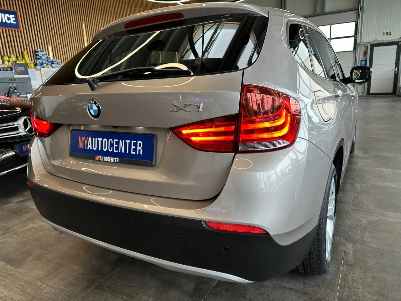2010 BMW X1 xDrive *KEYLESS*MEMORY*TEMPO*NAV*PDC(CAM)*, photograph 2