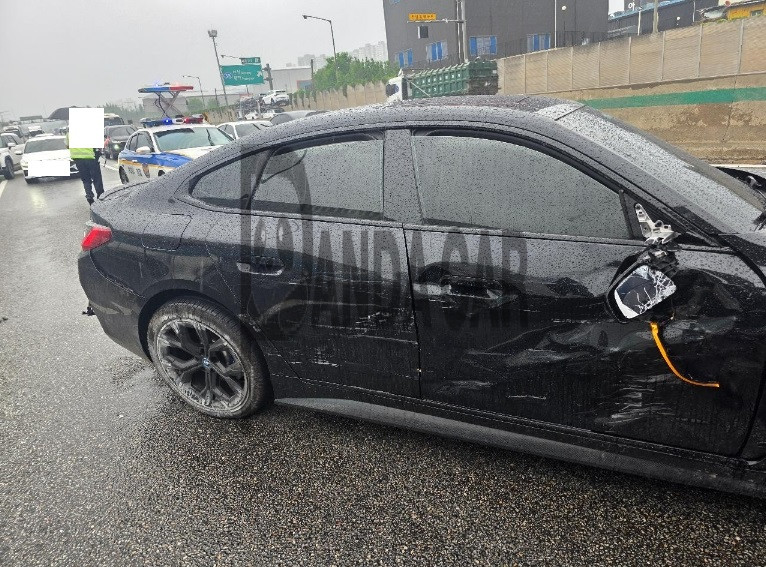 2022 BMW i4 eDrive40, photograph 2