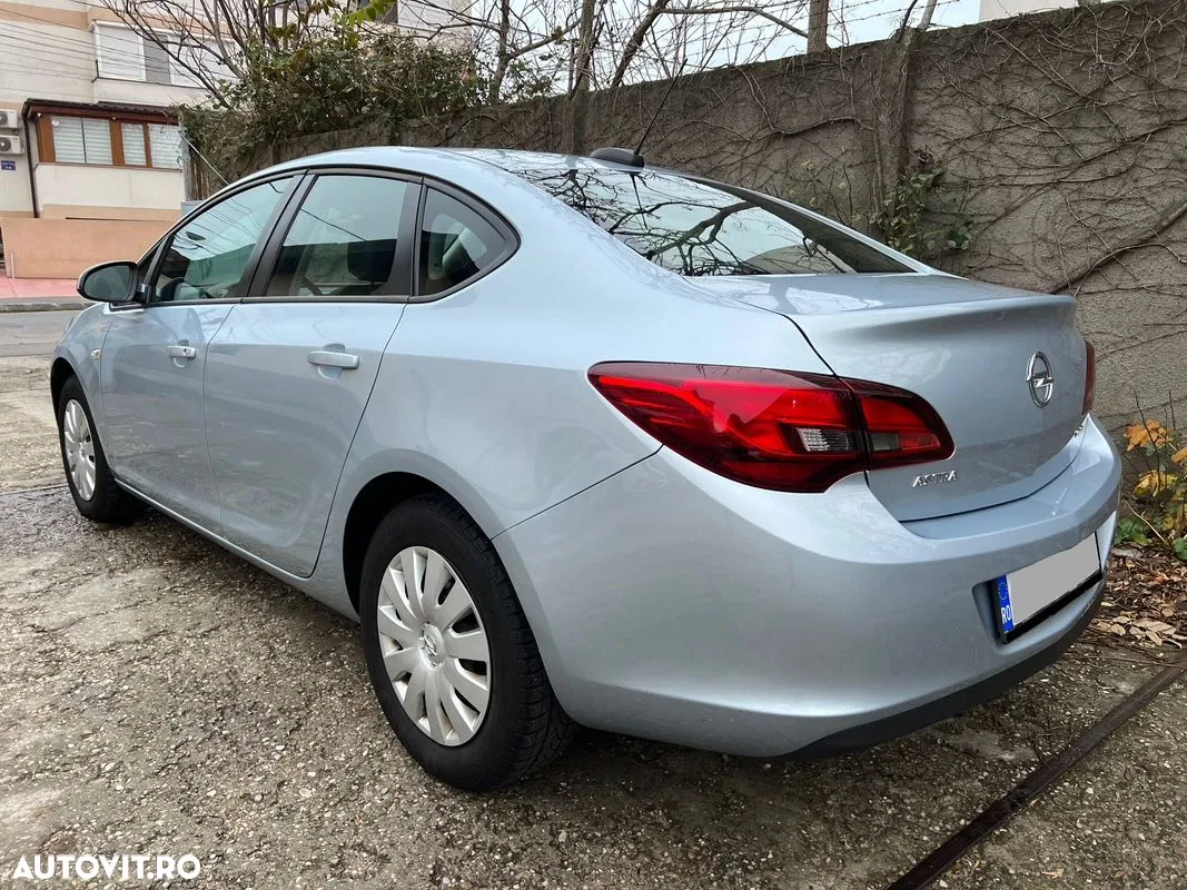 2018 Opel Astra 1.6 CDTI Start/Stop Cosmo, photograph 10