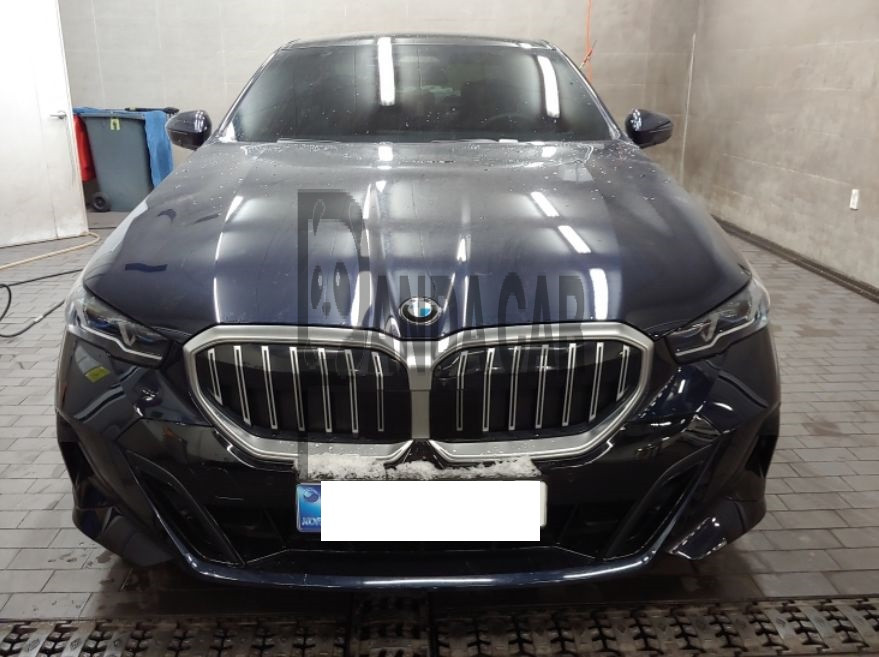 2024 BMW 530i xDrive, photograph 1