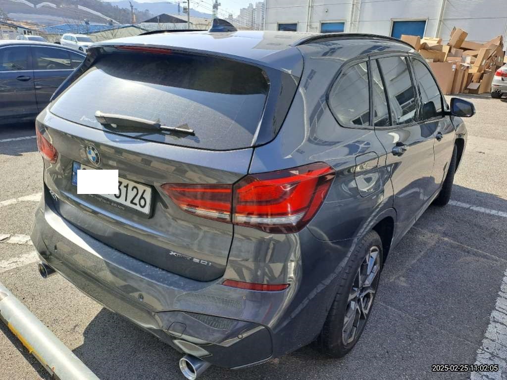 2022 BMW X1 xDrive20i, photograph 2