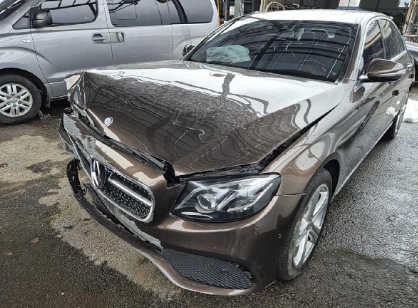 2017 Mercedes-Benz E220 d 4Matic, photograph 3