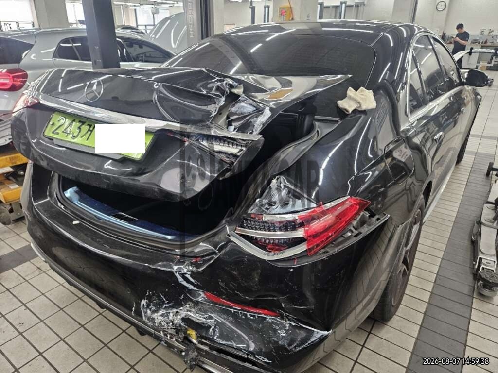 2023 Mercedes-Benz S400 d 4MATIC, photograph 3