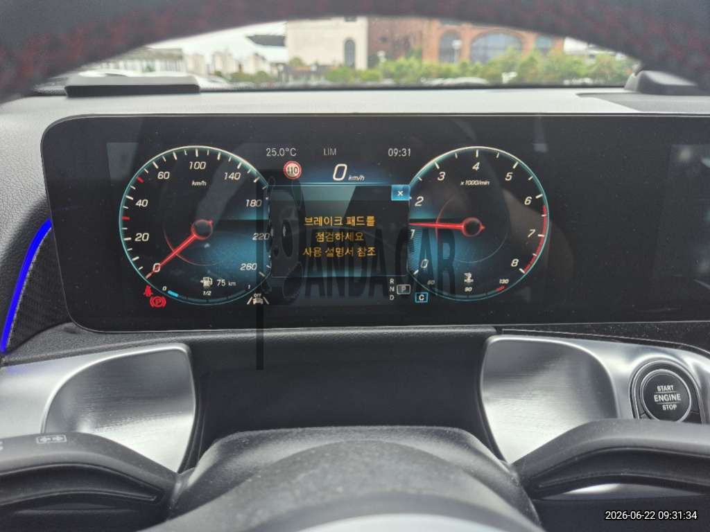2022 Mercedes-Benz GLB250 4MATIC, photograph 4