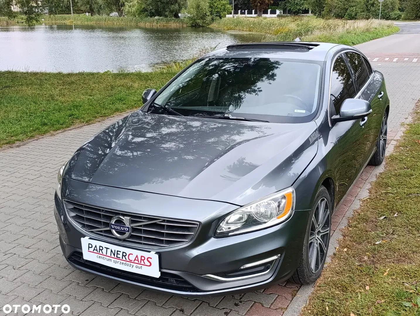 Volvo S60 T5 Powershift Momentum — photo 1 of 20