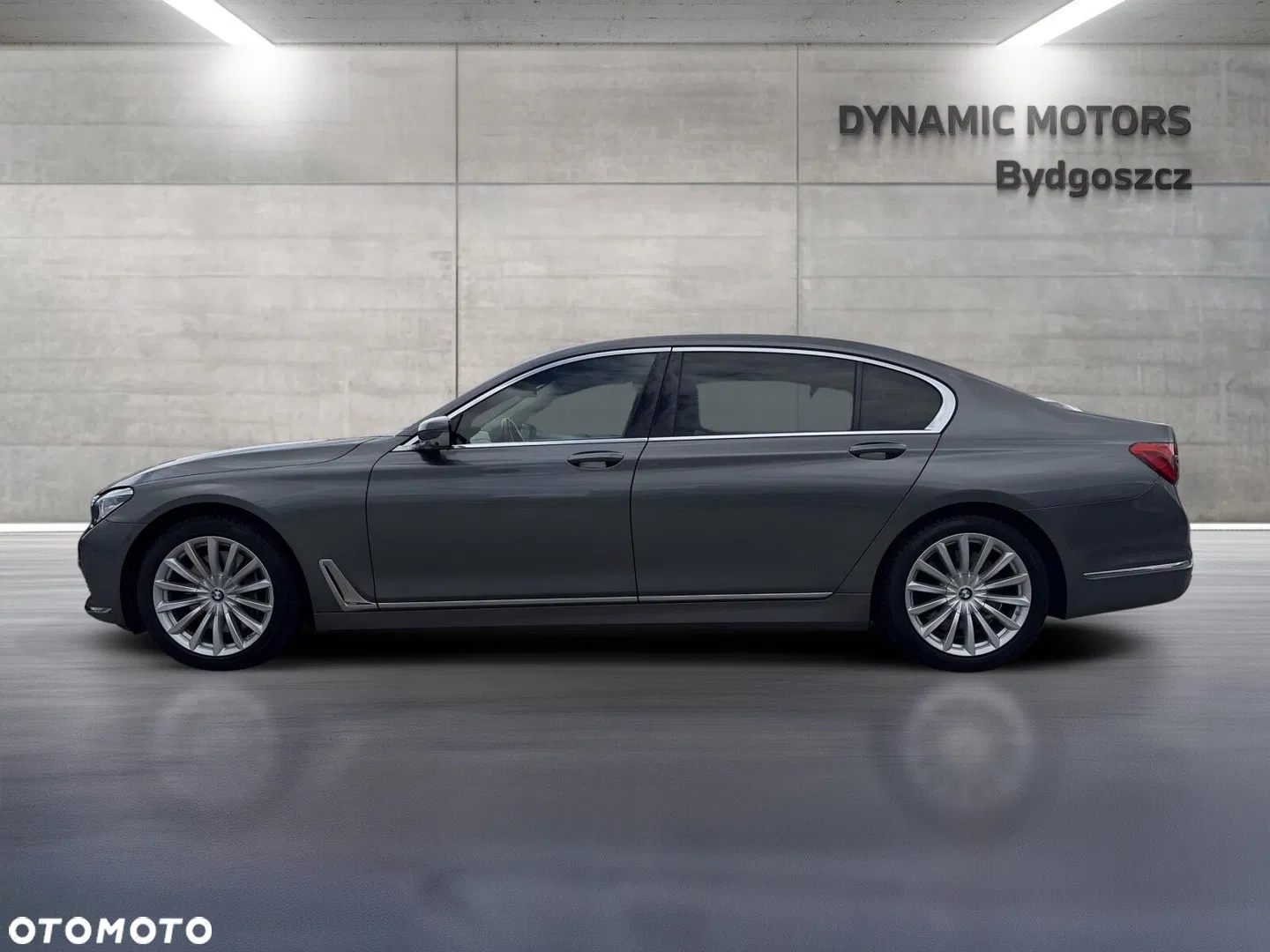 2016 BMW Seria 7 750Li xDrive, photograph 2
