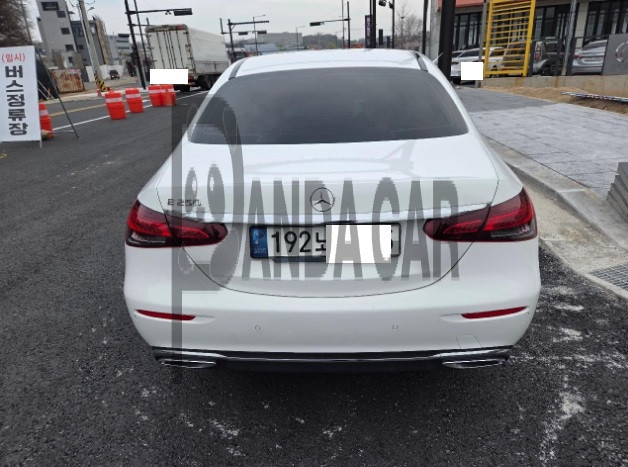 2021 Mercedes-Benz E250, photograph 2