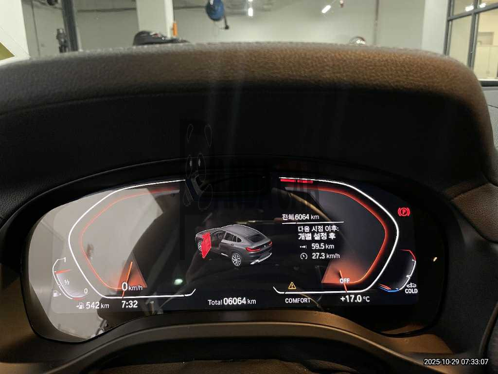 2025 BMW X4 xDrive20i, photograph 2