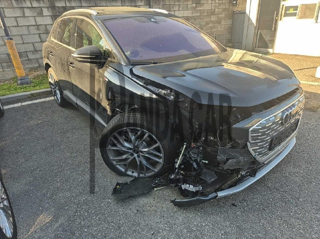 2026 Audi Q4 45 etron, photograph 1