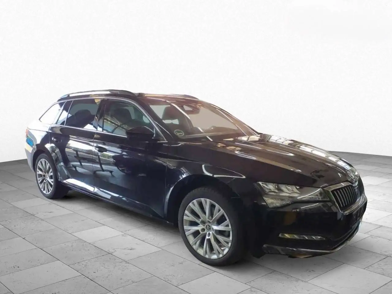 Skoda Superb Ambition *LED*Standhz*Kamera*Virtual*Kamera*SHZ* — photo 1 of 12