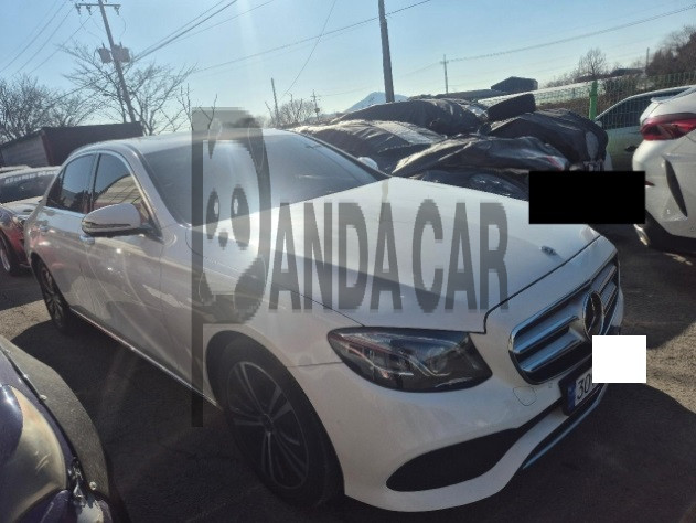 2020 Mercedes-Benz E 300, photograph 4